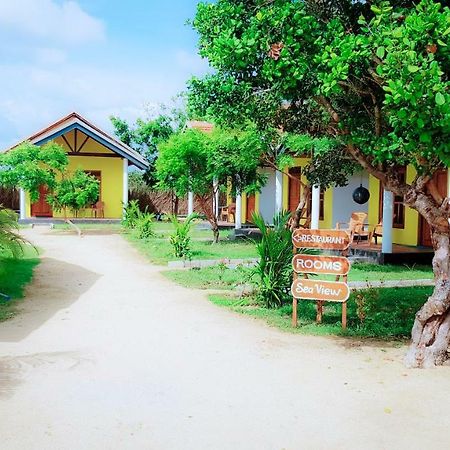 Exotic Beach Hotel Аругам Бей Екстериор снимка
